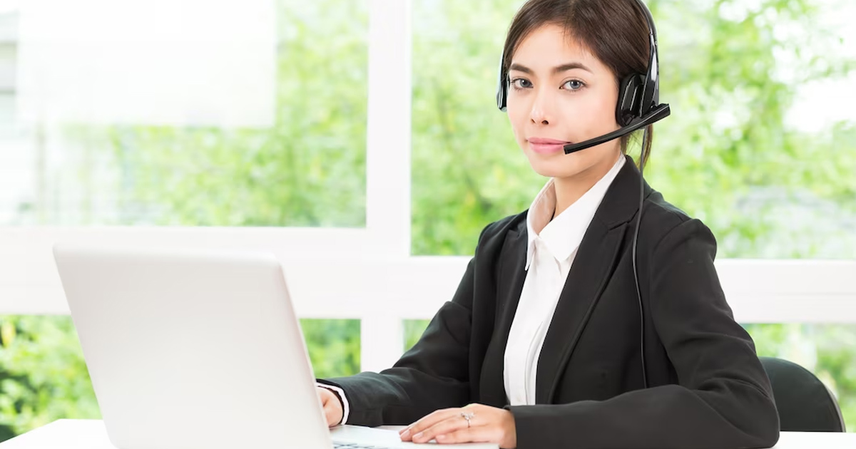 Hình ảnh tai nghe và biểu tượng hỗ trợ 24/7, đại diện cho dịch vụ chăm sóc khách hàng chuyên nghiệp và luôn sẵn sàng hỗ trợ tại shbet0.